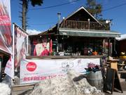 Bar bij het dalstation van de gondelbaan Yastrebets