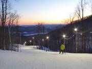 Een hoogtepunt is het dagelijks nachtskiën.
