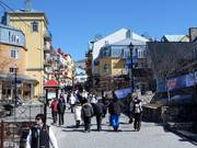 De gezellige plaats aan de voet van de berg