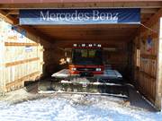 Er is een pistevoertuig in het skigebied Halde.