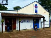 Ingang naar de kassa en de skiverhuur