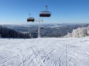 Ook de middelzware piste naar de zespersoons stoeltjeslift is goed te doen voor gevorderde beginners.