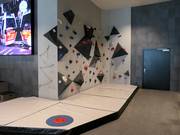 Klimmuur in het bergstation van de Spieljochbahn