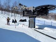 Het personeel is aanwezig bij de instap.