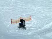 Mobiel sneeuwkanon in het hooggelegen skigebied