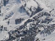 De plaats Saint Sorlin d’Arves strekt zich langs de pistes omhoog uit