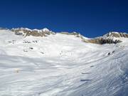 Uitzicht op de poedersneeuwhellingen bij de Hohstock
