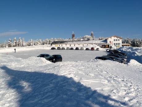 Saksen: bereikbaarheid van en parkeermogelijkheden bij de skigebieden – Bereikbaarheid, parkeren Fichtelberg – Oberwiesenthal