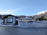 Verzorgde parkeerplaats en verzorgde kassa bij het Kinderparadies Bürchen