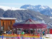 Schirmbar Gadein bij het bergstation van de gondelbaan