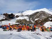 Ligstoelen bij restaurant Blatten aan de dalafdaling
