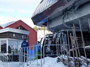 Bij de gondelbaan is het personeel altijd aanwezig.