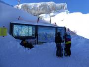 Informatiebord bij het bergstation