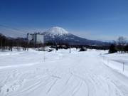 Lichte en brede piste bij Niseko Village
