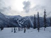 Uitzicht op de pistes bij de Summit Chair