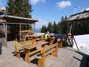 Skihut bij het bergstation