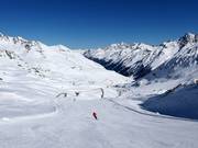 Moeilijke piste van de skitunnel Wiesejaggl naar het middenstation Ochsenalm