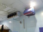 Koeling en sneeuwproductie aan het plafond van de hal