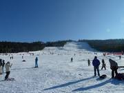 Uitzicht vanaf de dalstations op de skipiste