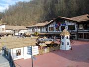 Plein bij het dalstation met "Russisch dorp"