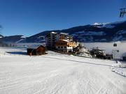 Hotel Waldfriede ligt direct aan de dalafdaling in Fügen