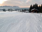 Piste met uitzicht op het dalstation