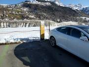 Laadstations voor elektrische auto's bij het dalstation