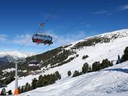 Uitzicht vanaf de 8-persoons stoeltjeslift Hochzeiger 2.5 richting middenstation en Sechszeiger