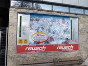 Pistekaart met actuele bedrijfsinformatie in het skigebied