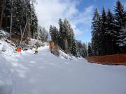 Makkelijke dalafdaling met haarspeldbochten