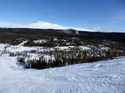 Noordzijde met uitzicht op de 1131 m hoge Städjan