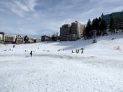 Rond het dalstation voelen families zich op hun gemak