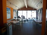 Verwarmde ruimte voor zelfverzorgers bij de centrale kassa