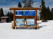 Informatiebord met liftstatus in het skigebied