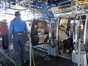 Bij de gondelbaan is er altijd aanwezigheid.