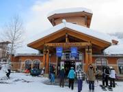 Village Day Lodge met Masa's Bar & Grill en Cafè Soleil