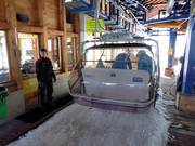 Het personeel is aanwezig bij de instap.