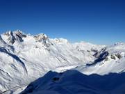 Uitzicht vanuit de Flexenbahn richting Zürs met de Hasenfluh