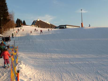 Skigebieden voor beginners in het westelijke Ertsgebergte – Beginners Schöneck (Skiwelt)