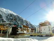 Hotel Vier Jahreszeiten direct aan het dalstation in Mandarfen