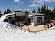 Skihut bij het bergstation