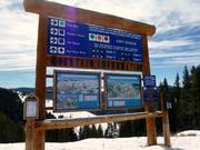Informatiebord met liftstatus in het skigebied