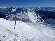 Diepe sneeuwhellingen bij de Hochalpila