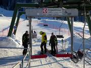 Hulp bij het instappen bij de stoeltjeslift