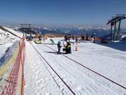 KIDSsteinhorn Kinderland bij het Alpincenter van de Ski & Snowboarding Kaprun Schermer