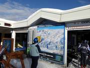 Pistekaart met actuele informatie midden in het skigebied