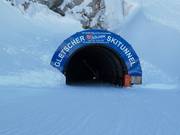 De skitunnel van de Rettenbach- naar de Tiefenbachferner