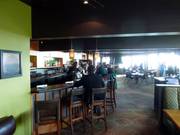 De bar in het Peak Chalet