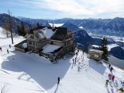 De Loser Hütte midden in het skigebied