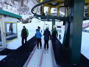 Hulp bij het instappen bij de stoeltjeslift